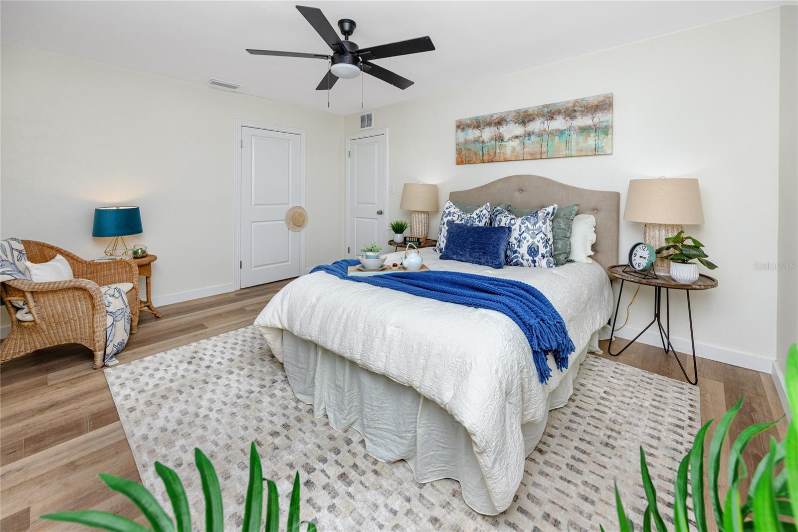 Listing photo id 22 for 3910 1st Avenue S