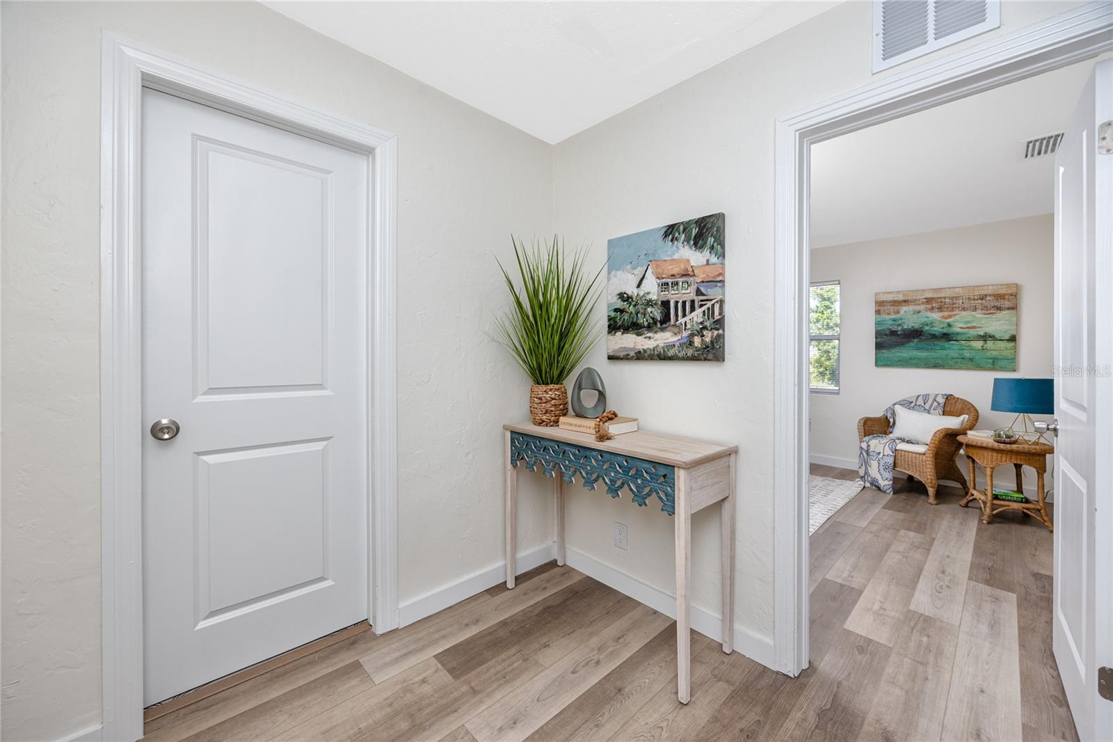 Listing photo id 23 for 3910 1st Avenue S