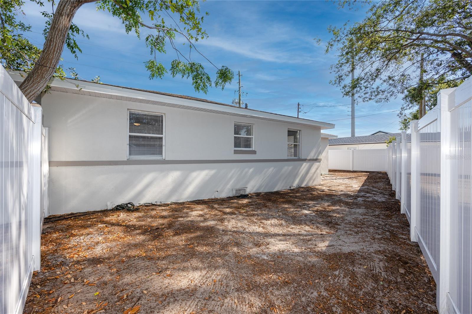 Listing photo id 31 for 3910 1st Avenue S