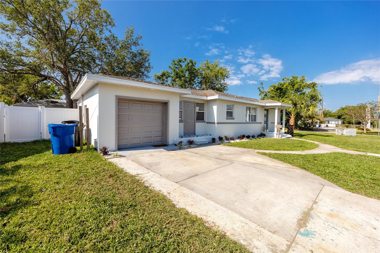 Listing photo id 3 for 3910 1st Avenue S