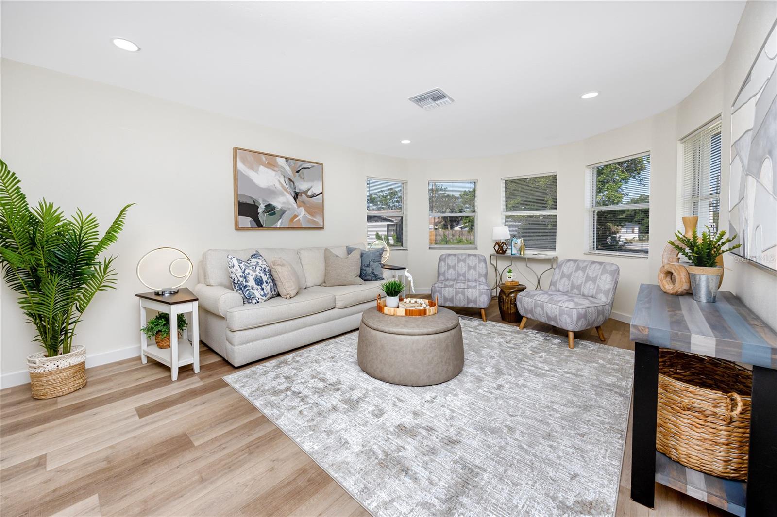 Listing photo id 6 for 3910 1st Avenue S