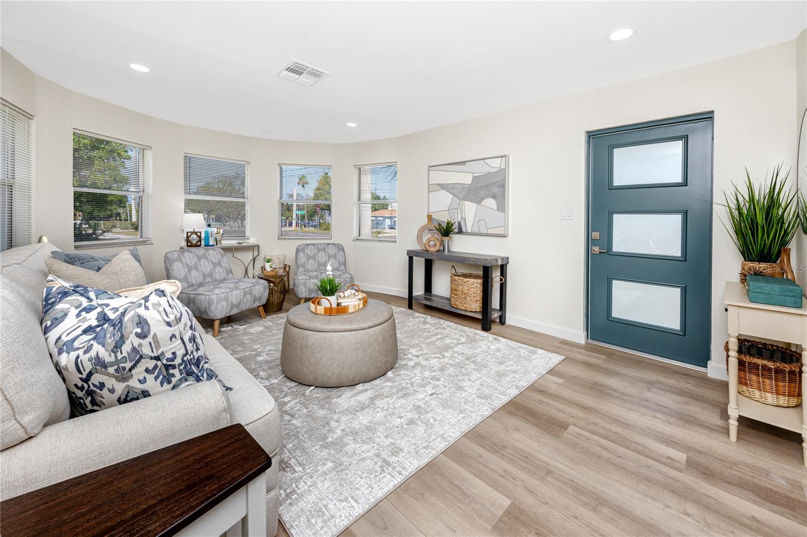 Listing photo id 7 for 3910 1st Avenue S