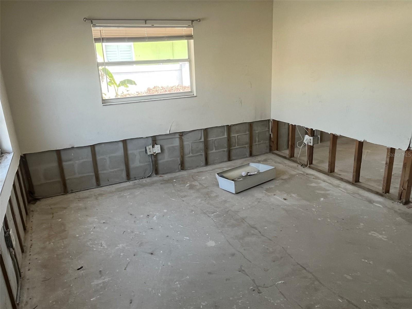Listing photo id 9 for 360 81st Avenue