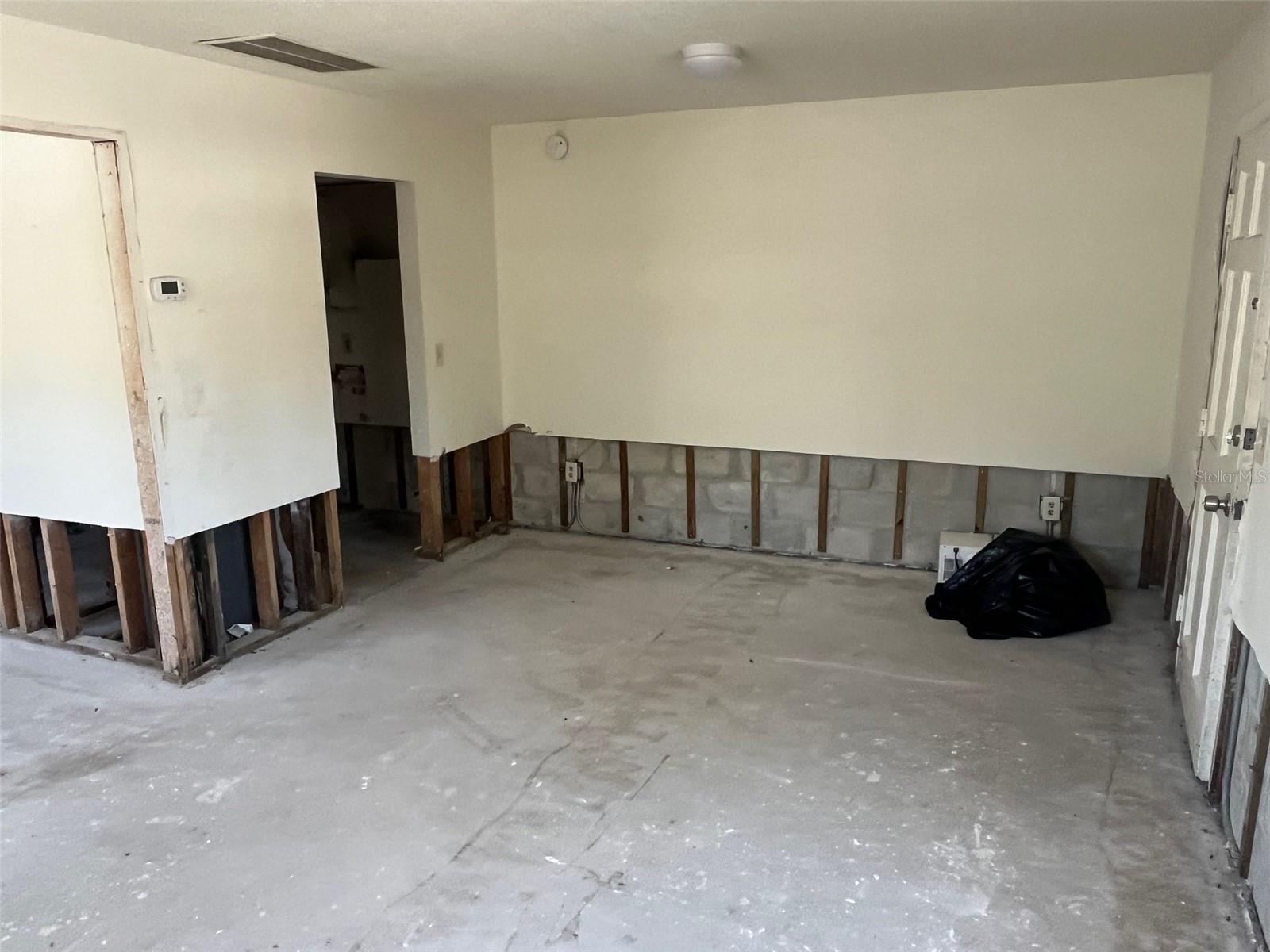 Listing photo id 10 for 360 81st Avenue