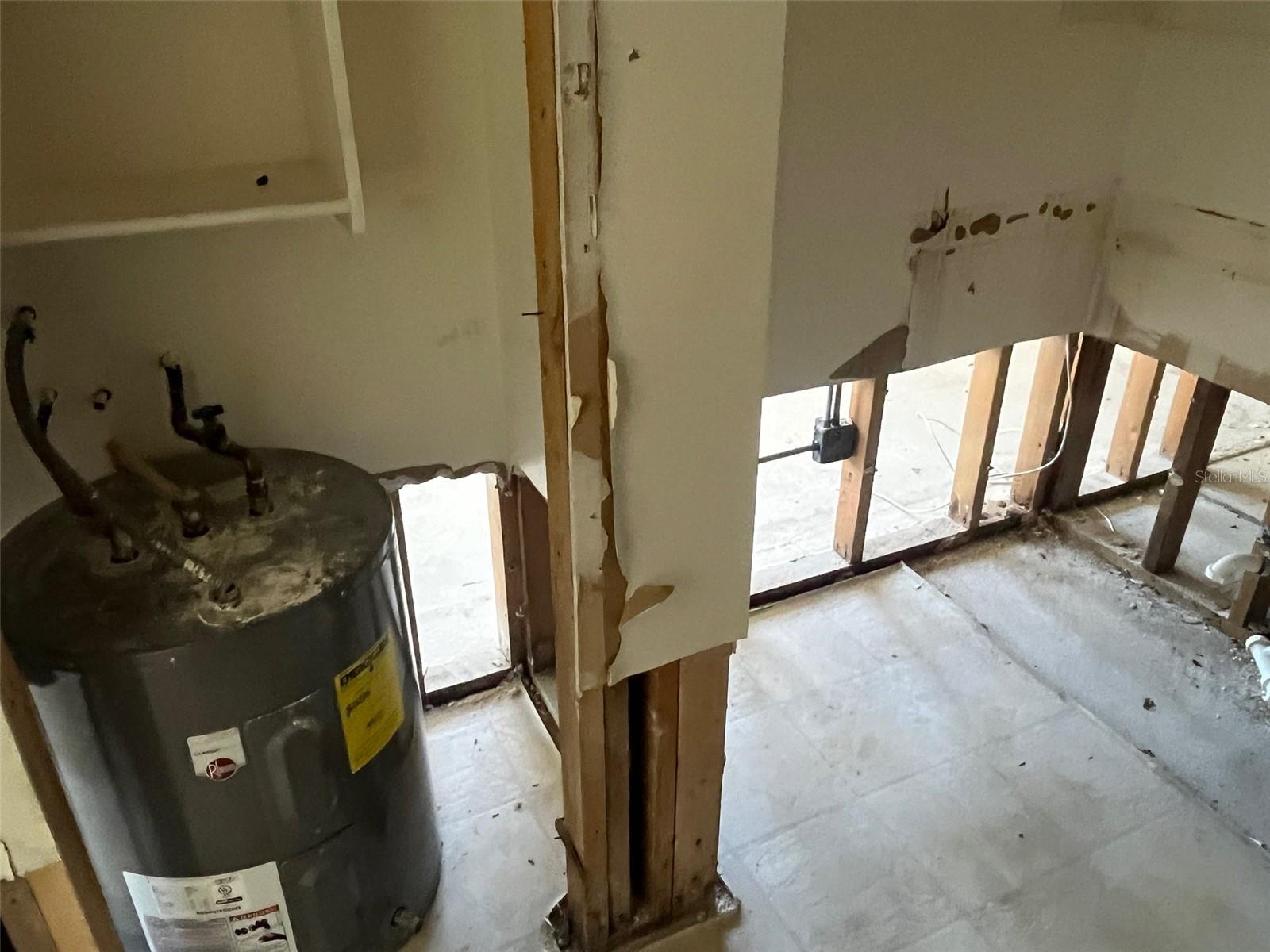 Listing photo id 11 for 360 81st Avenue