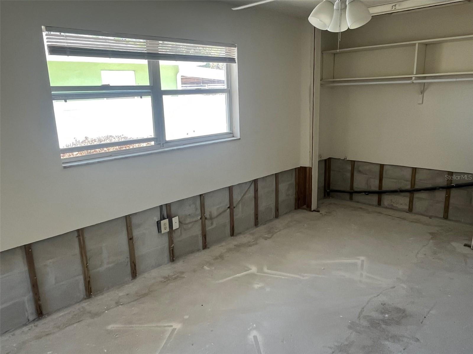 Listing photo id 12 for 360 81st Avenue