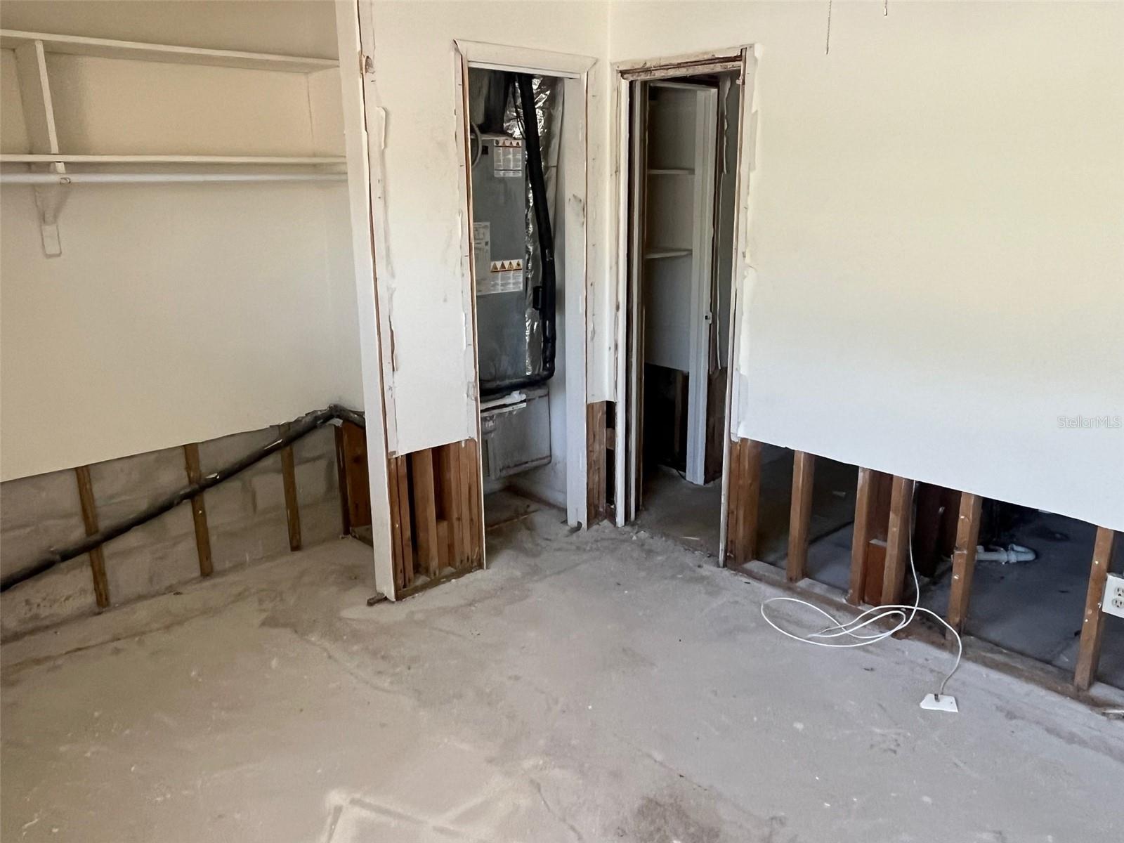 Listing photo id 13 for 360 81st Avenue