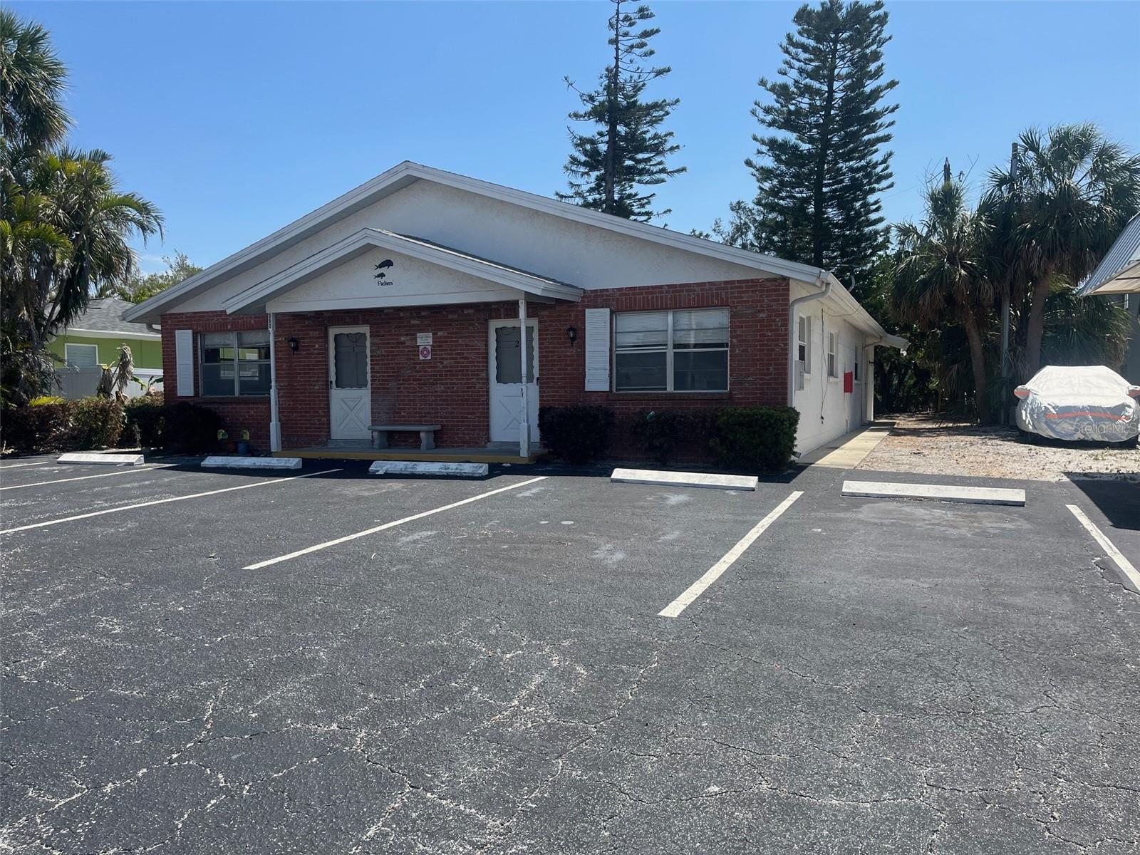 Listing photo id 0 for 360 81st Avenue