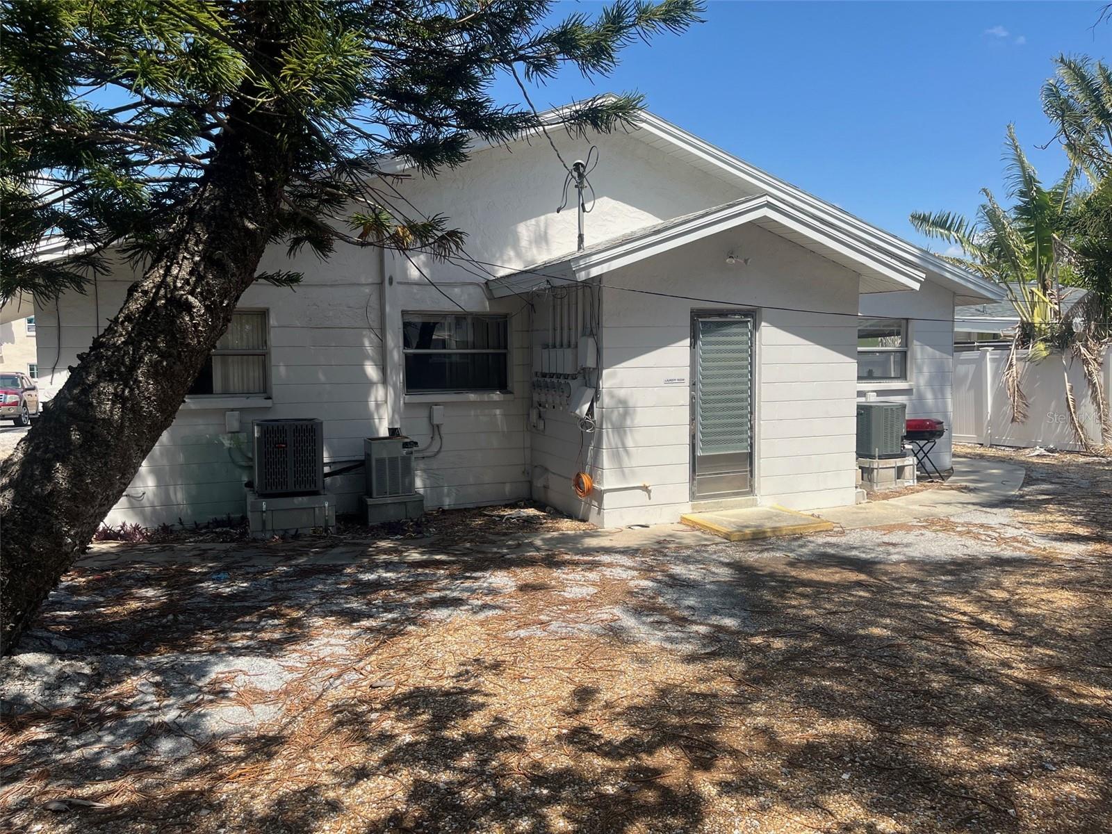 Listing photo id 3 for 360 81st Avenue