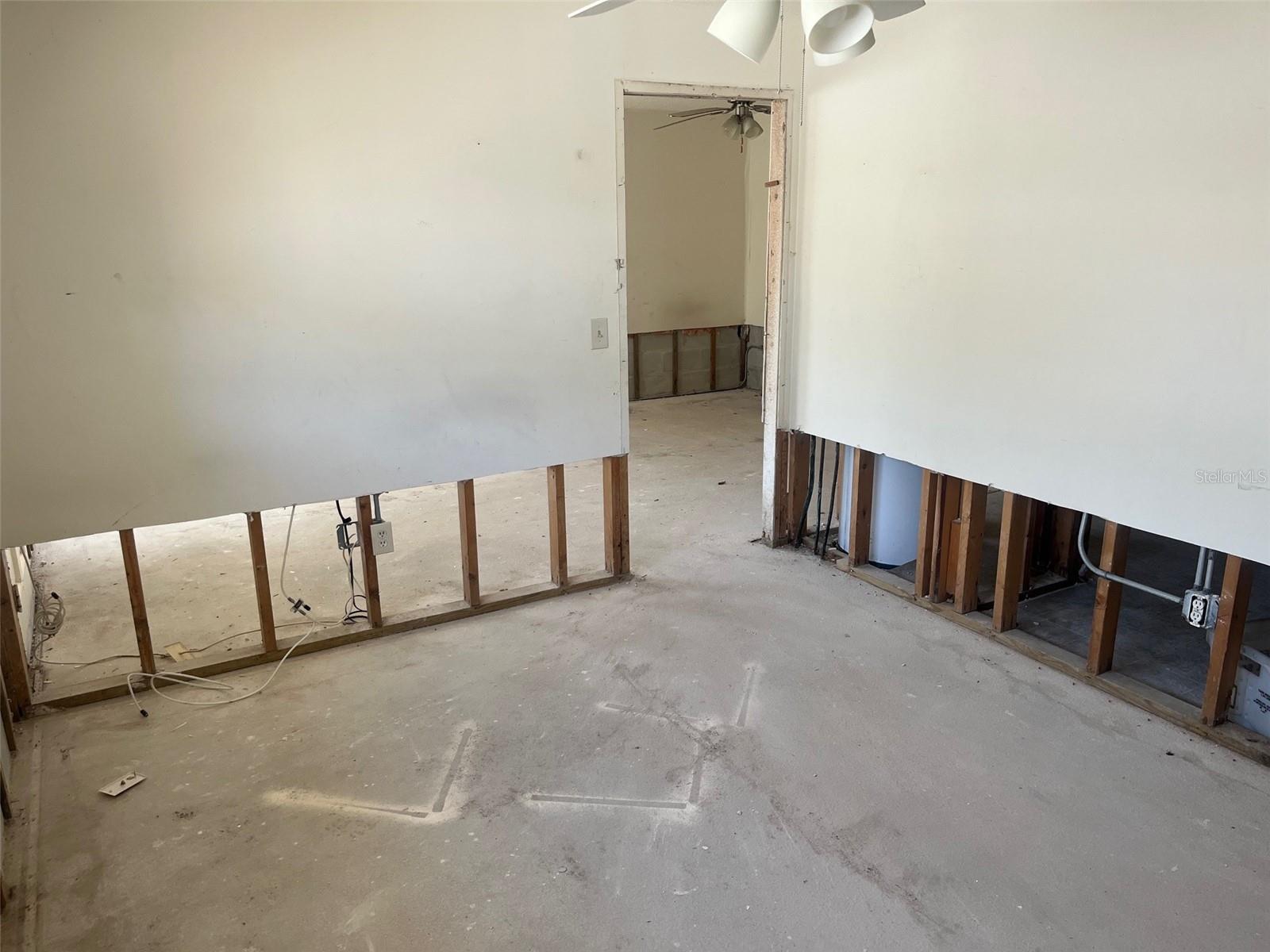 Listing photo id 7 for 360 81st Avenue
