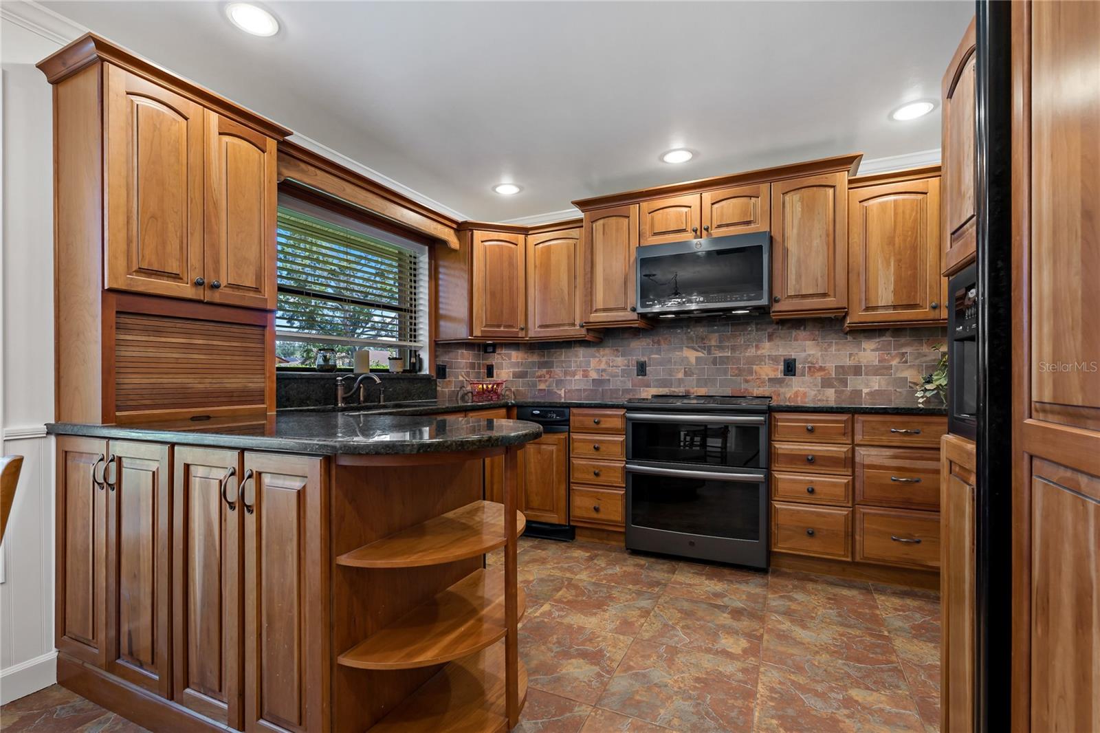 Image 4 of 64 For 785 Hickory Lane