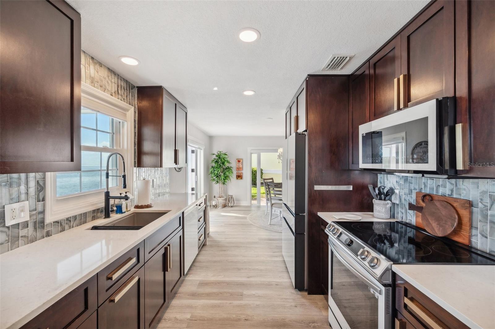 Image 7 of 50 For 5240 Coquina Key Drive Se B