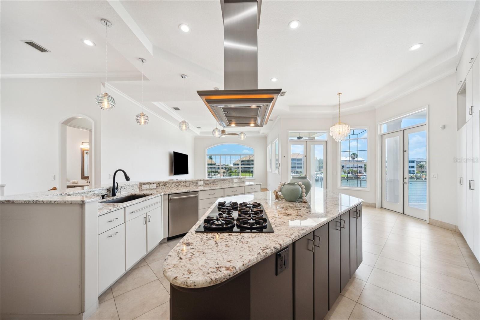 Image 13 of 87 For 6202 Pasadena Point Boulevard