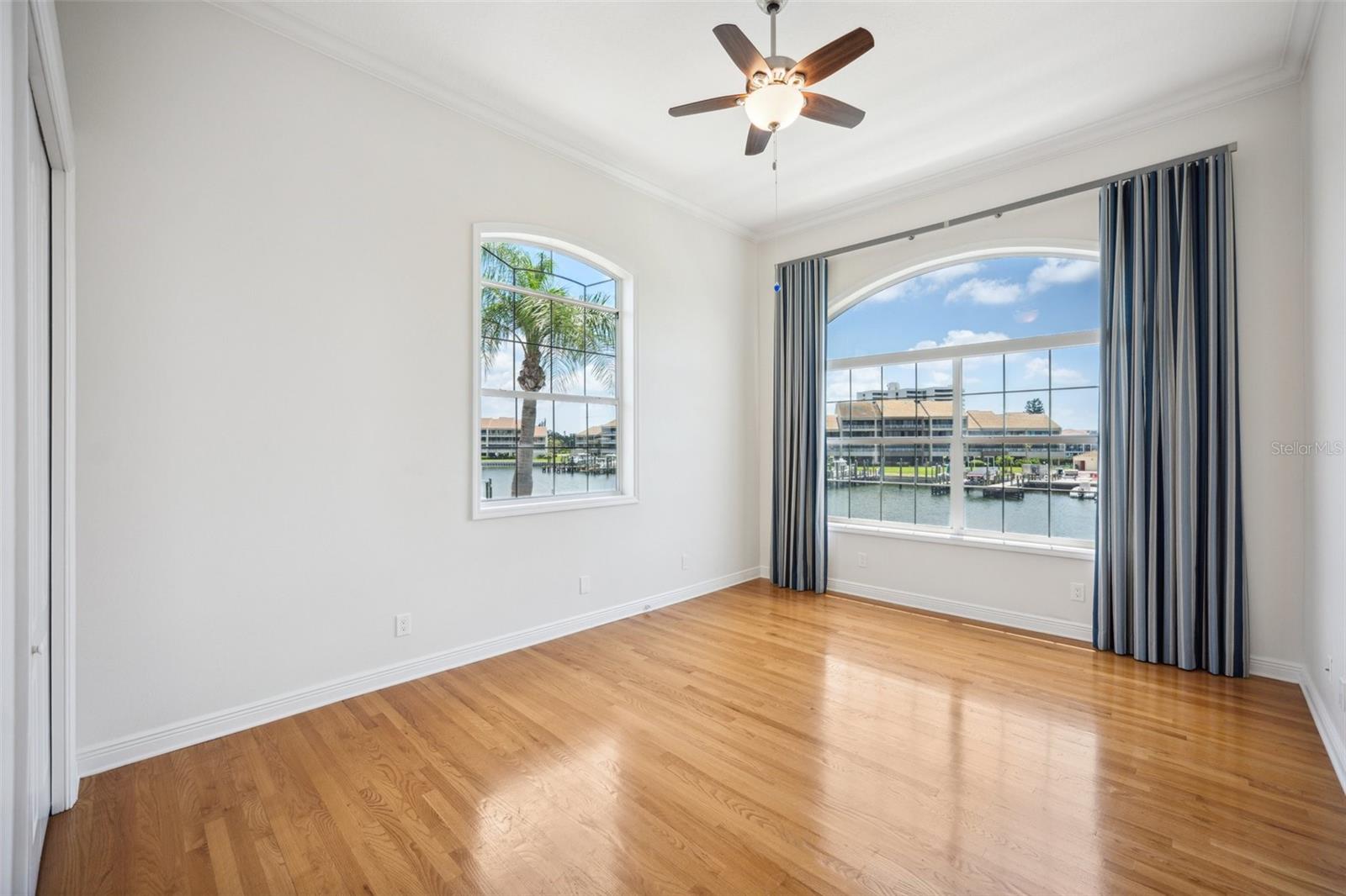 Image 33 of 87 For 6202 Pasadena Point Boulevard