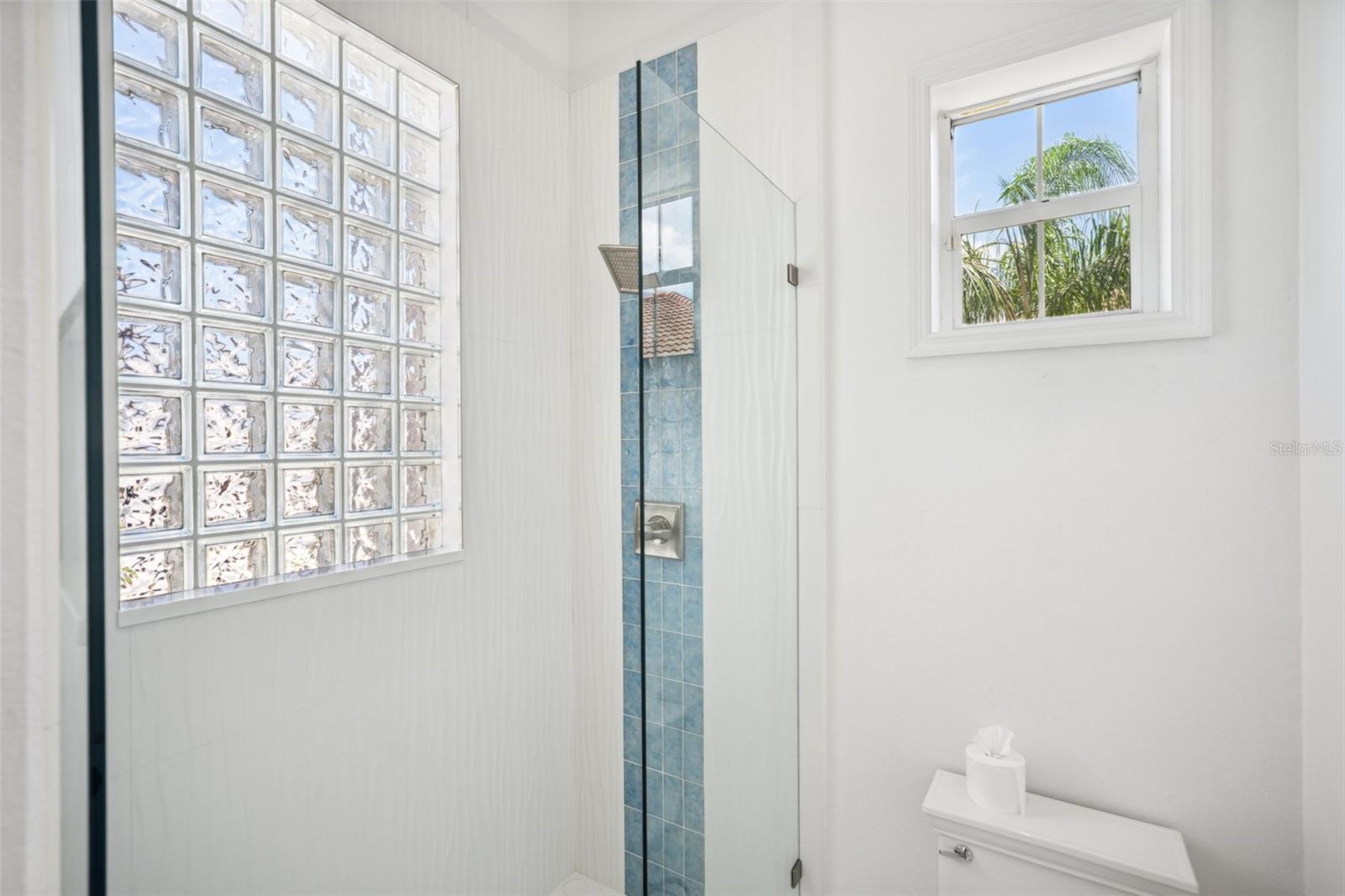 Image 45 of 87 For 6202 Pasadena Point Boulevard
