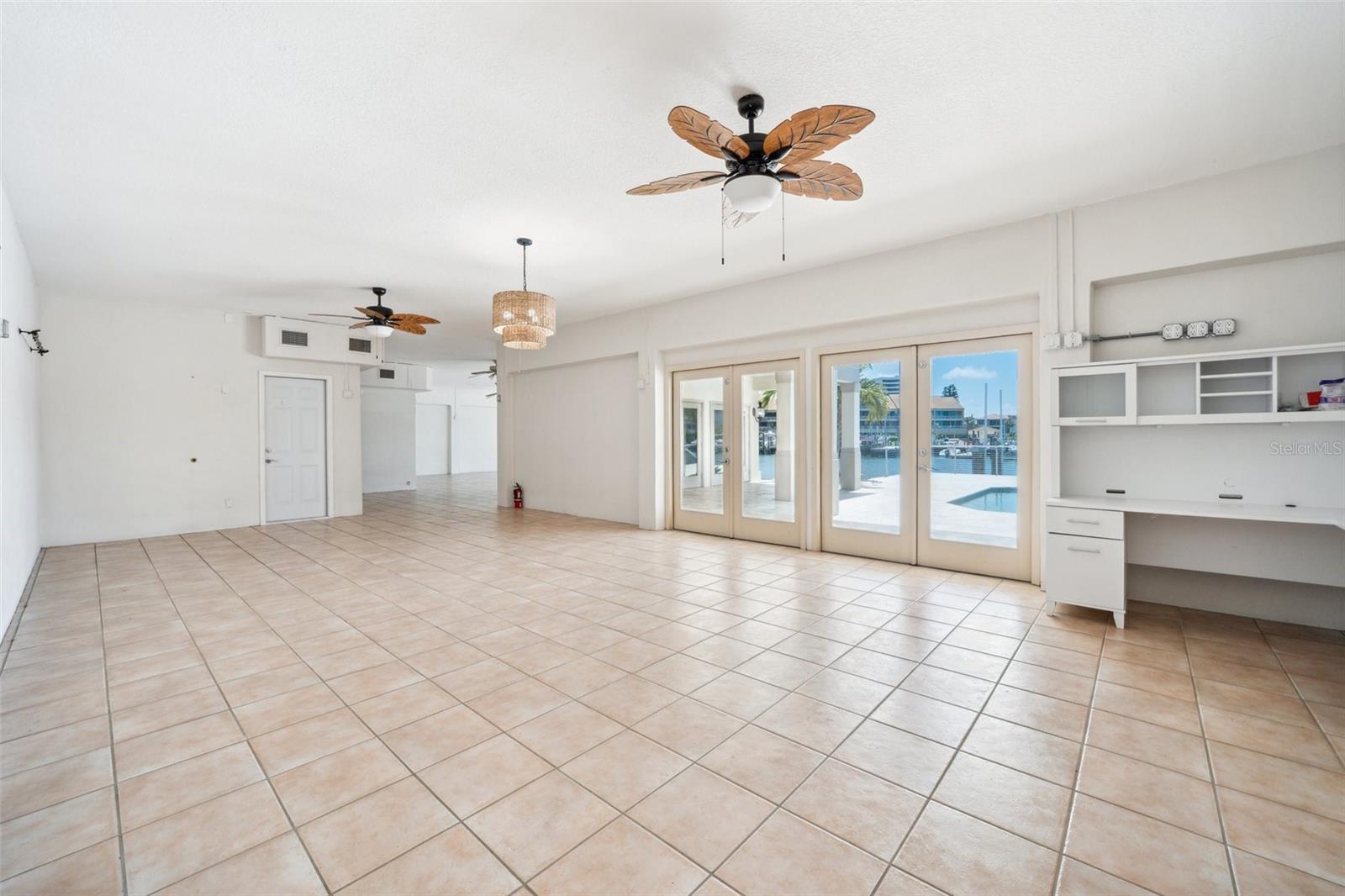 Image 47 of 87 For 6202 Pasadena Point Boulevard