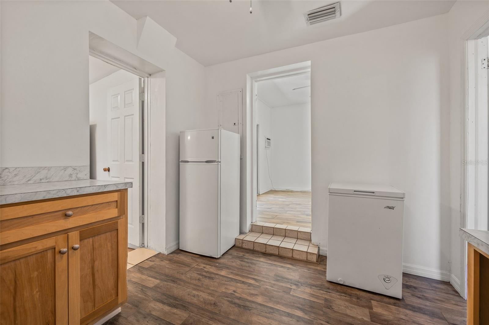 Image 7 of 18 For 1010 60th Avenue N B