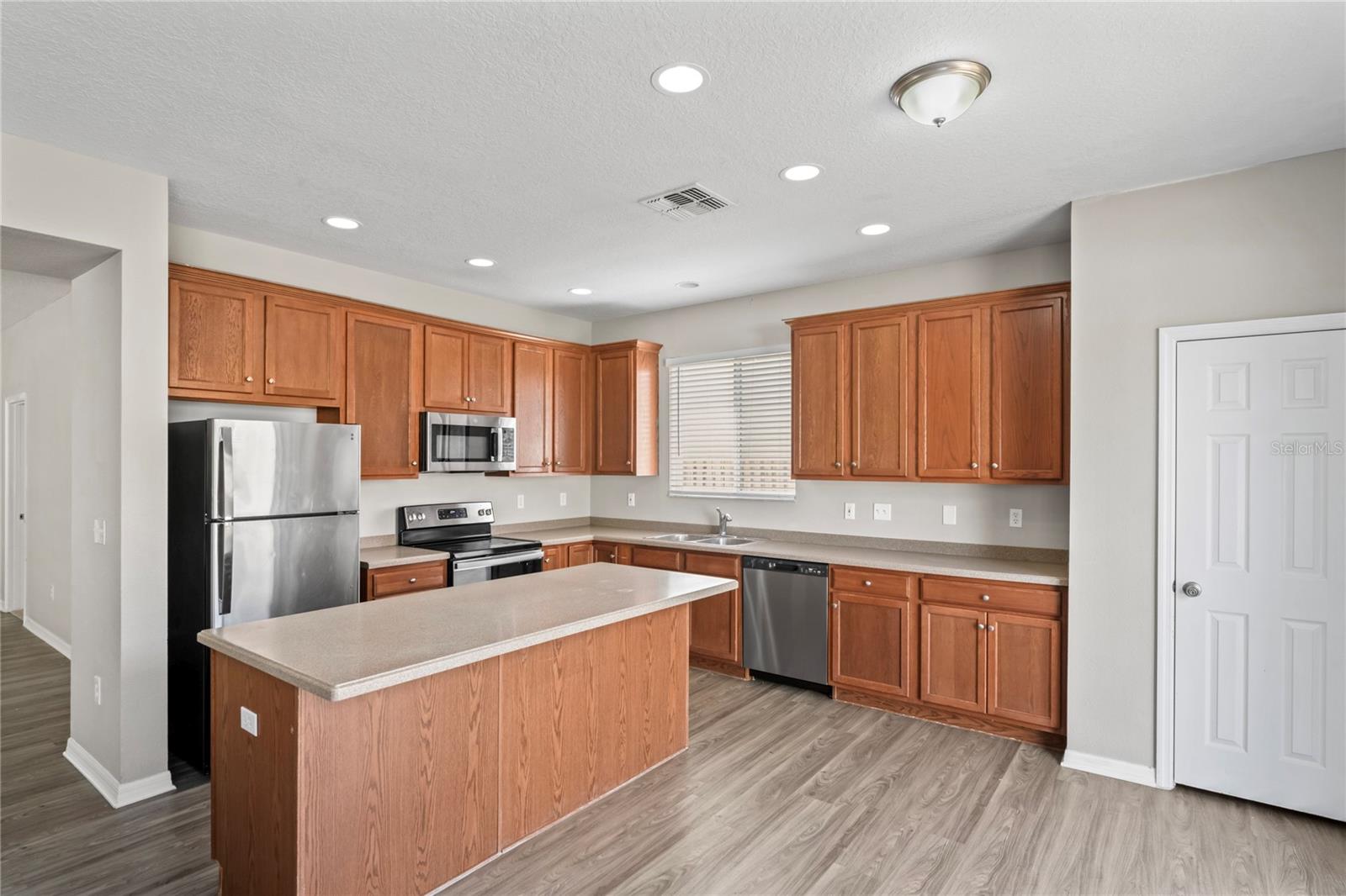 Image 5 of 27 For 18837 Litzau Lane