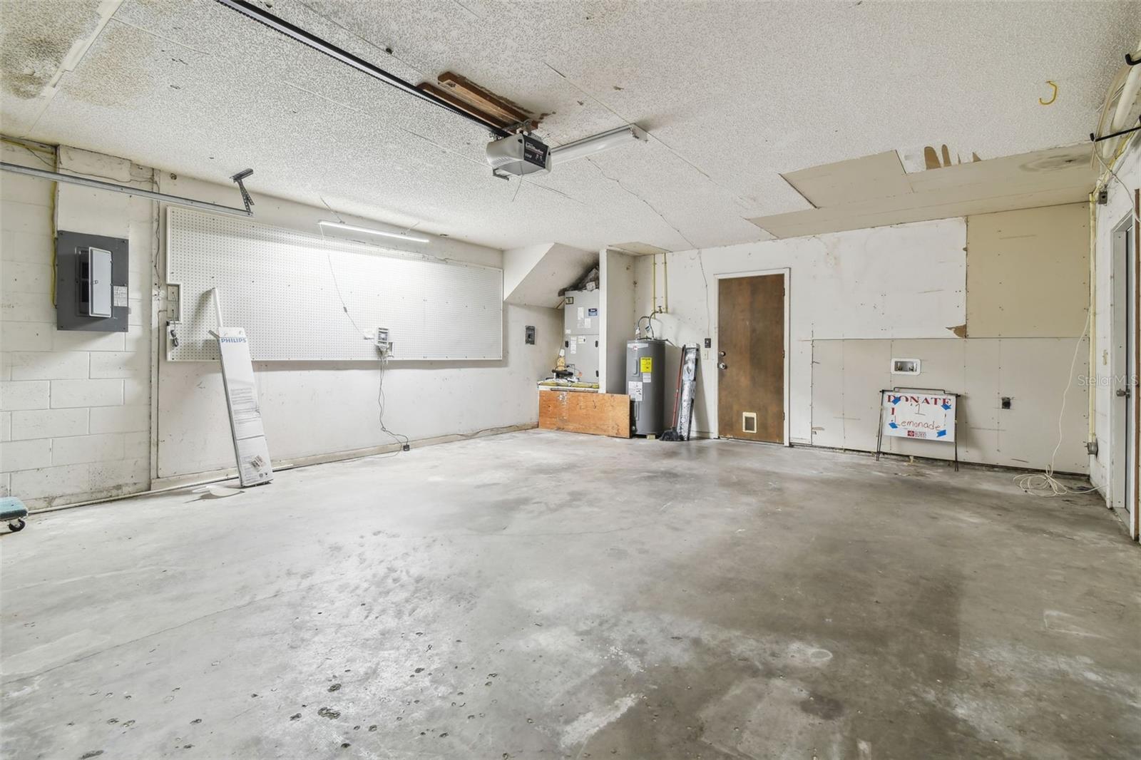 Image 22 of 51 For 16169 Gardendale Drive