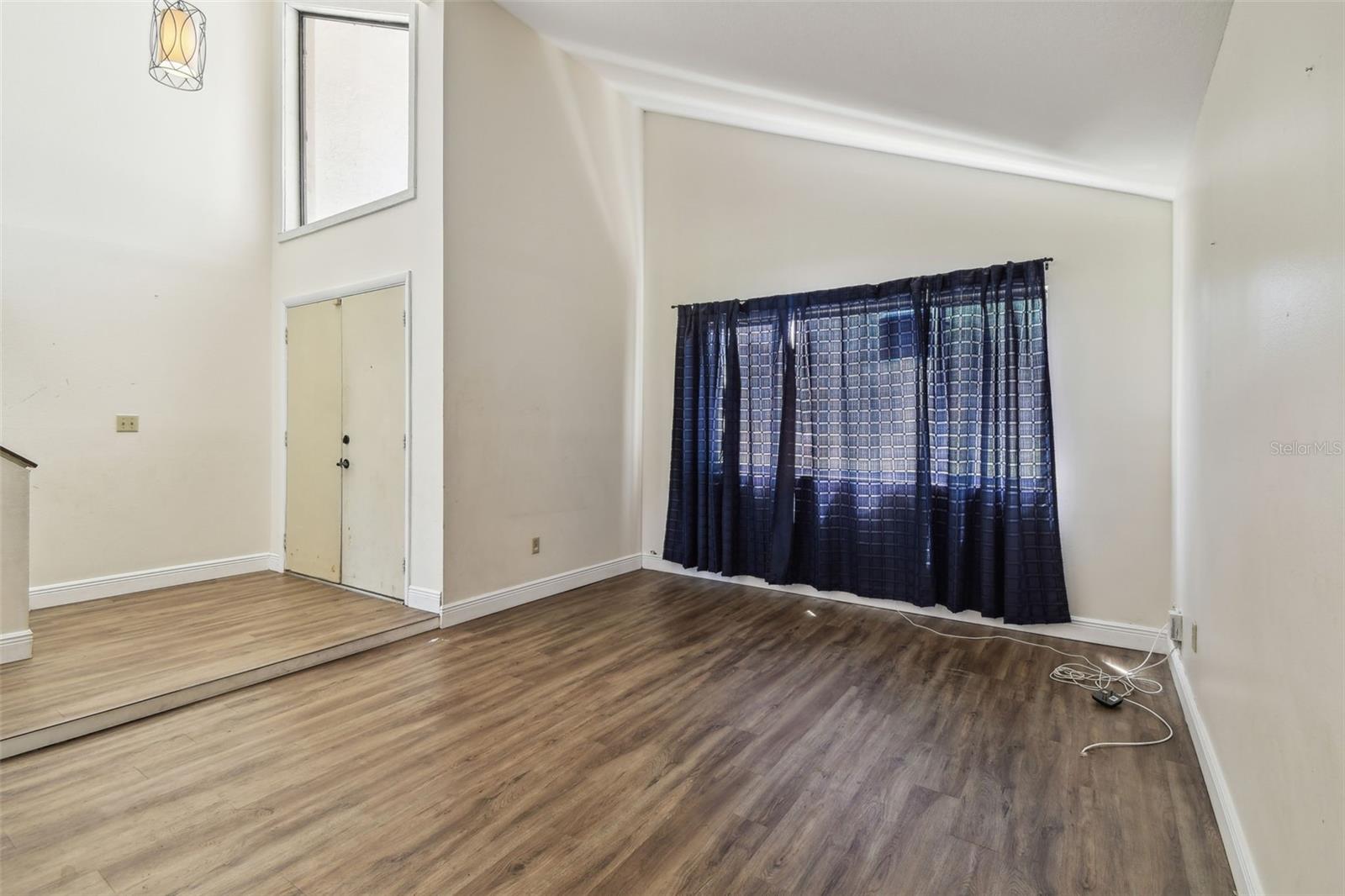 Image 7 of 51 For 16169 Gardendale Drive