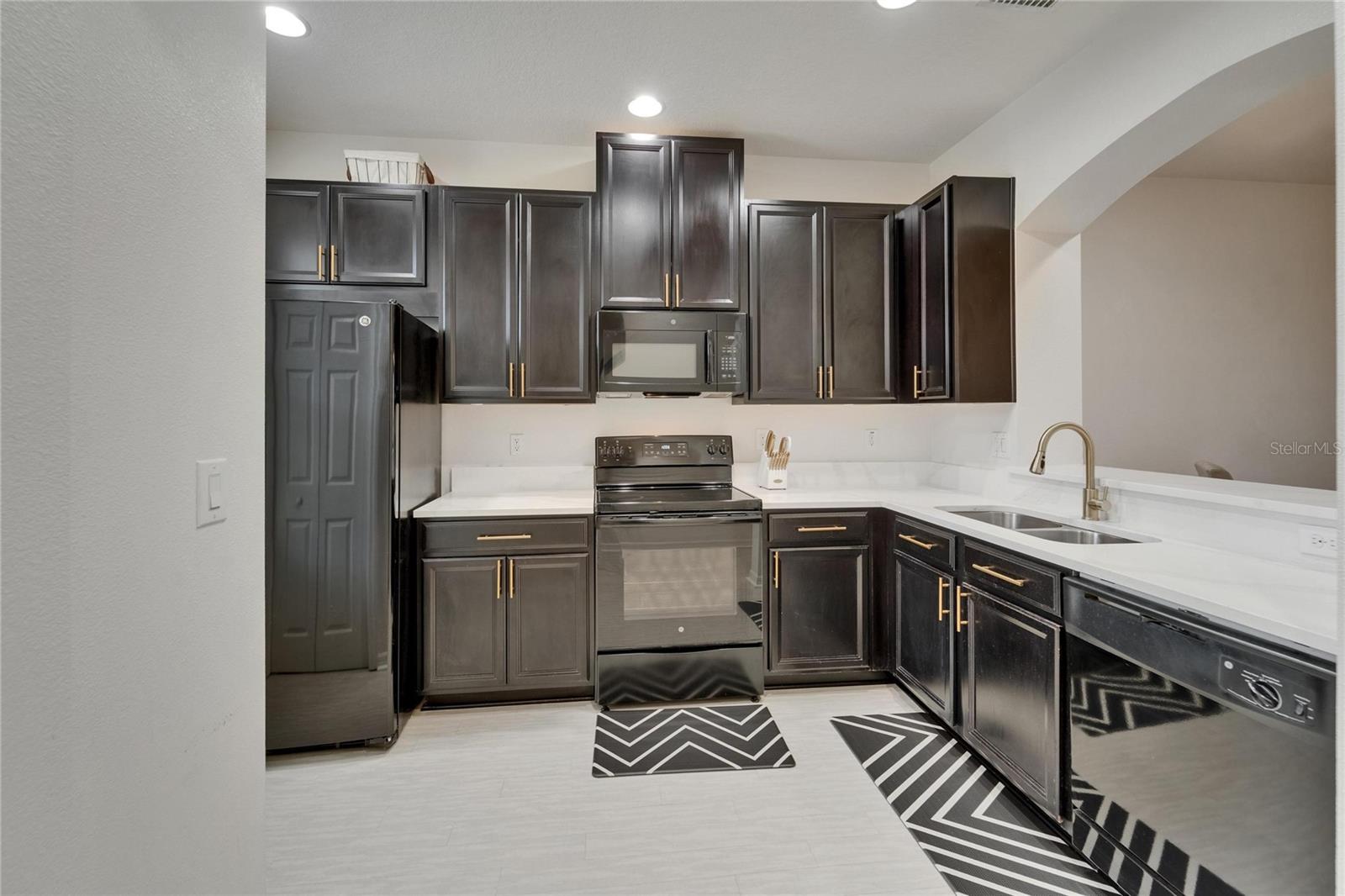 Image 4 of 34 For 7013 White Treetop Place