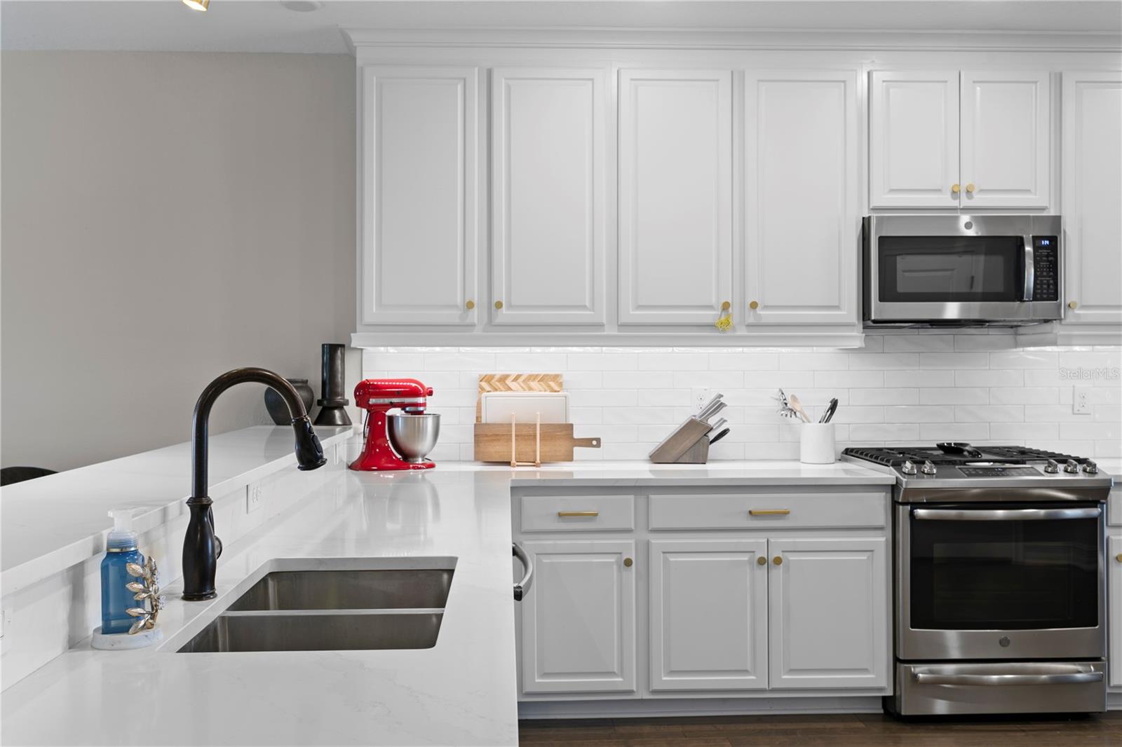 Image 13 of 56 For 4921 Paul Avenue 6