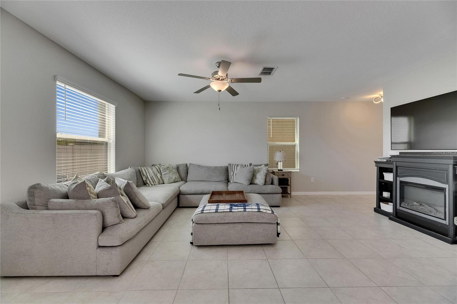 Image 16 of 78 For 15718 Fort Island Place