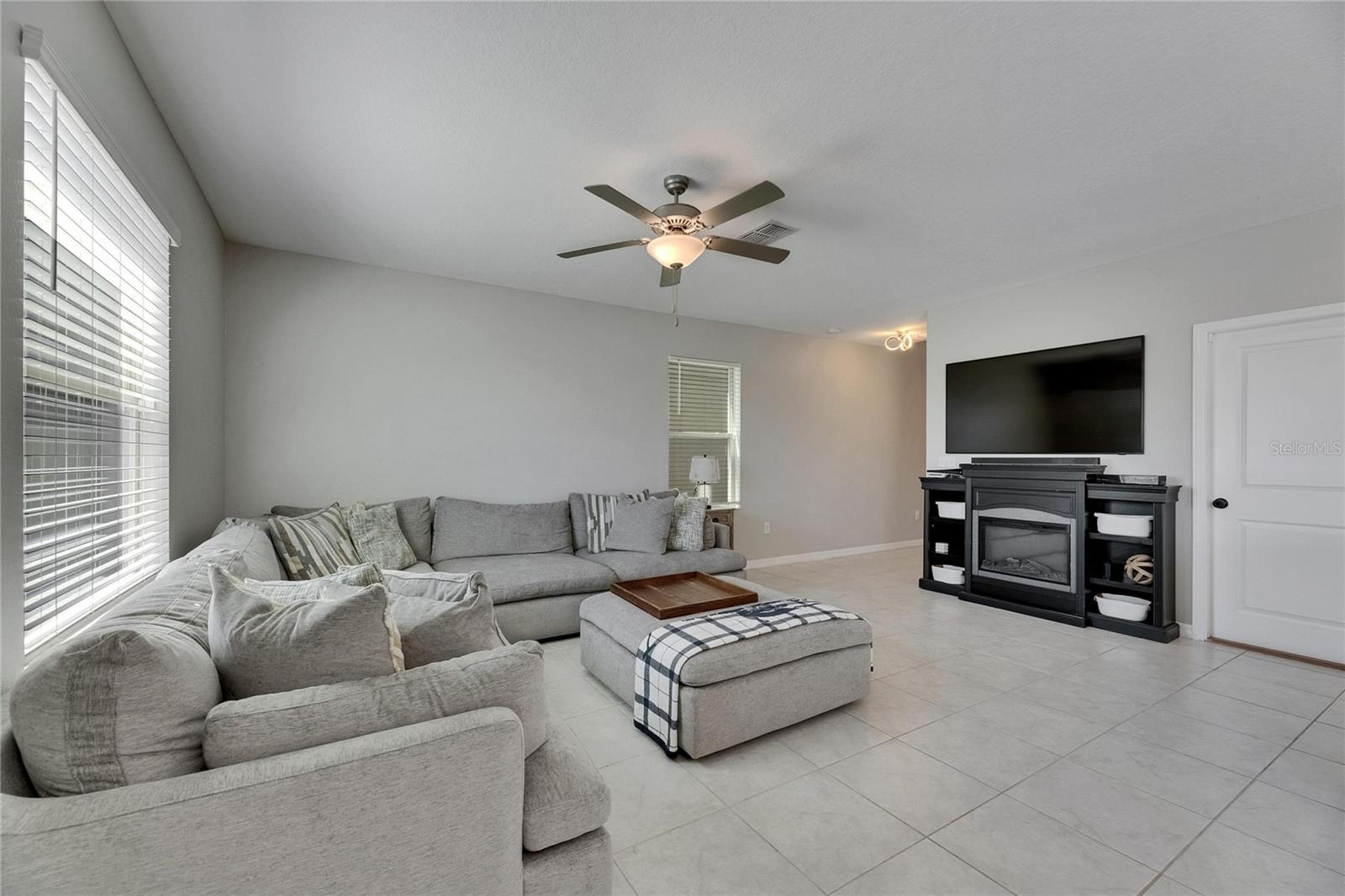 Image 17 of 78 For 15718 Fort Island Place