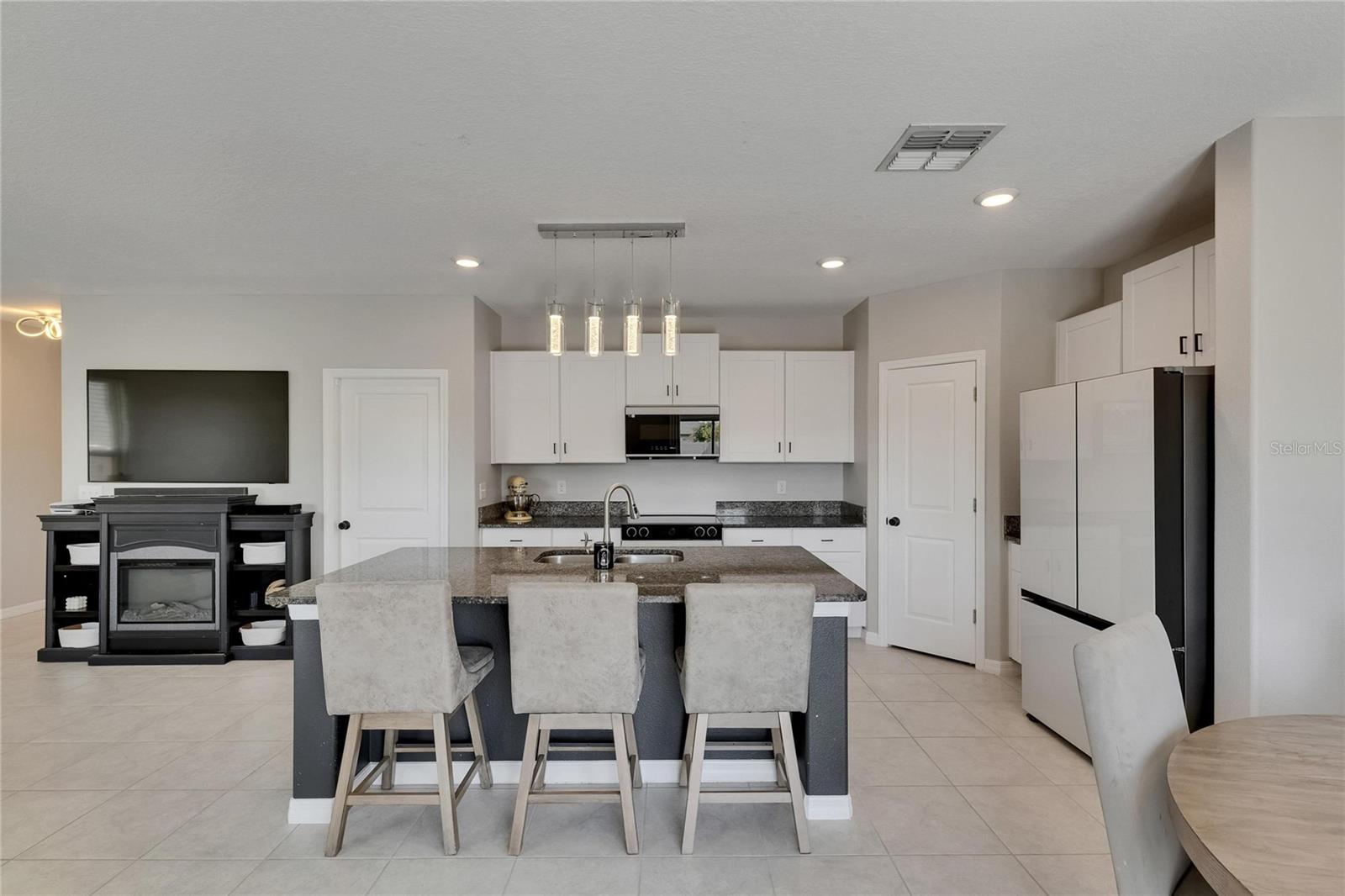 Image 5 of 78 For 15718 Fort Island Place