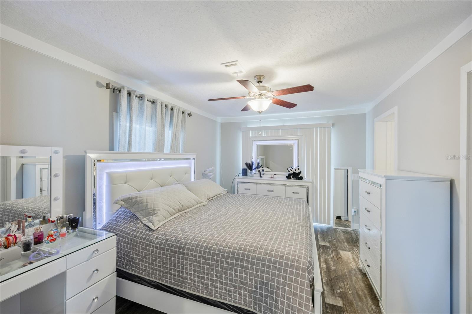 Image 10 of 34 For 4870 Woodville Street