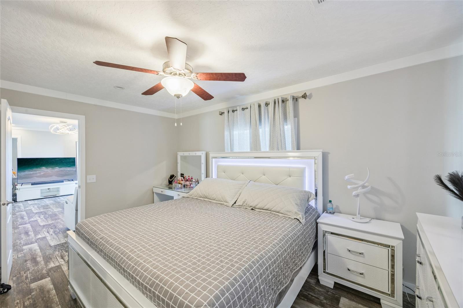 Image 11 of 34 For 4870 Woodville Street