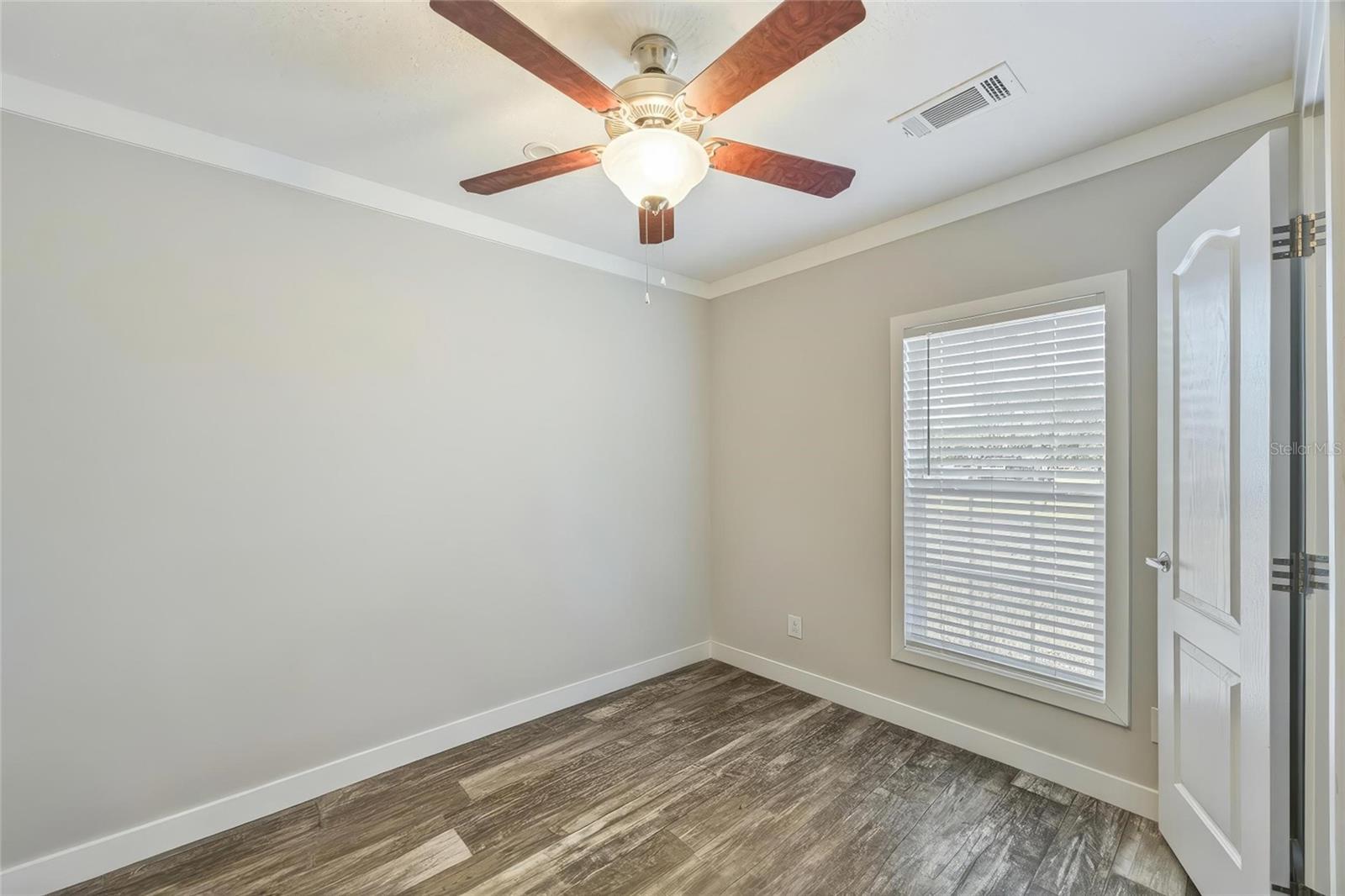 Image 19 of 34 For 4870 Woodville Street