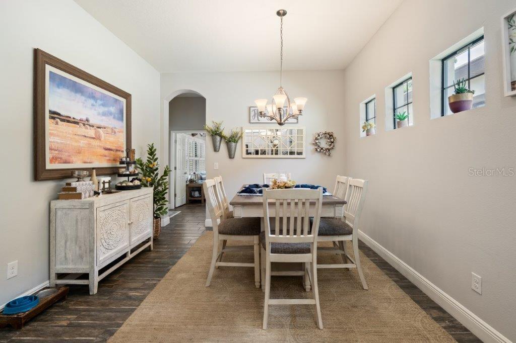 Listing photo id 9 for 922 Grand Cresta Avenue