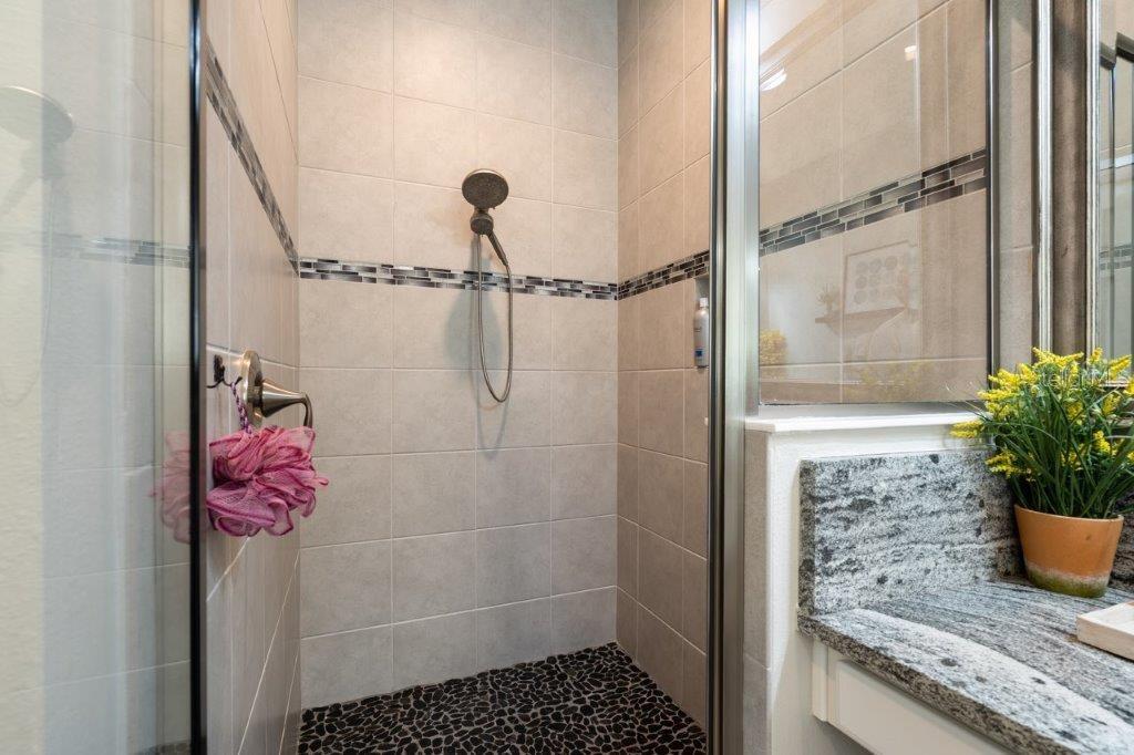 Listing photo id 13 for 922 Grand Cresta Avenue