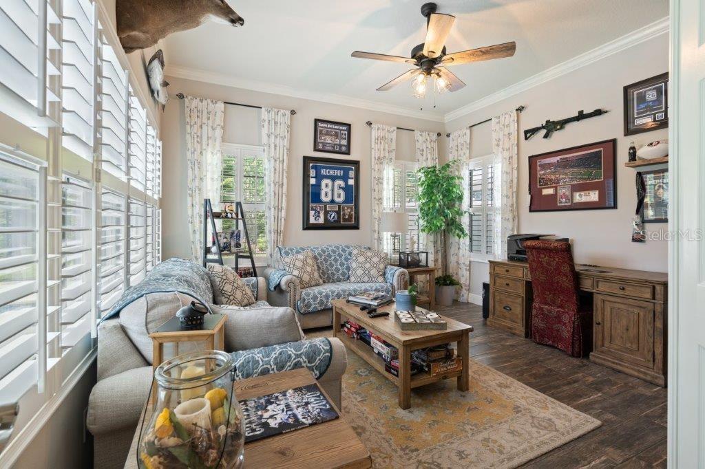 Listing photo id 17 for 922 Grand Cresta Avenue