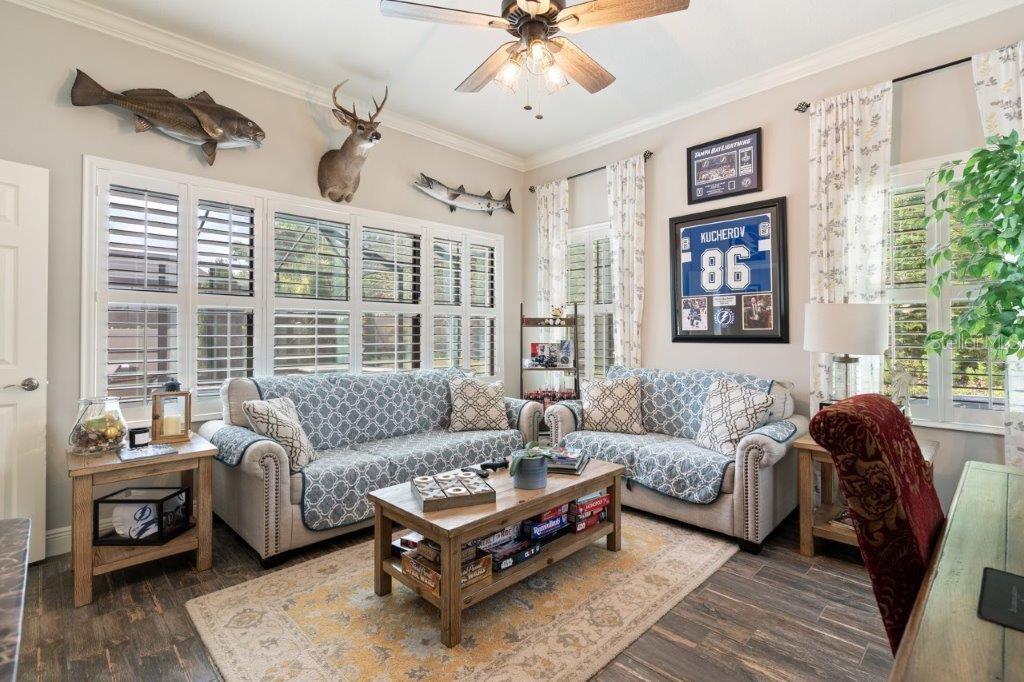 Listing photo id 18 for 922 Grand Cresta Avenue