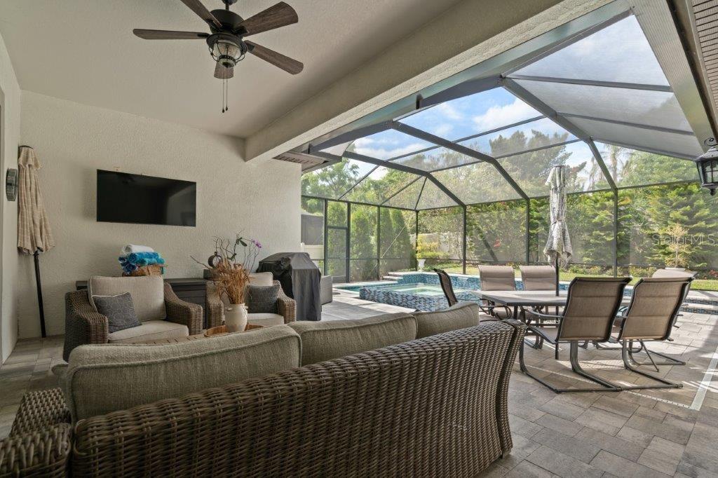Listing photo id 19 for 922 Grand Cresta Avenue