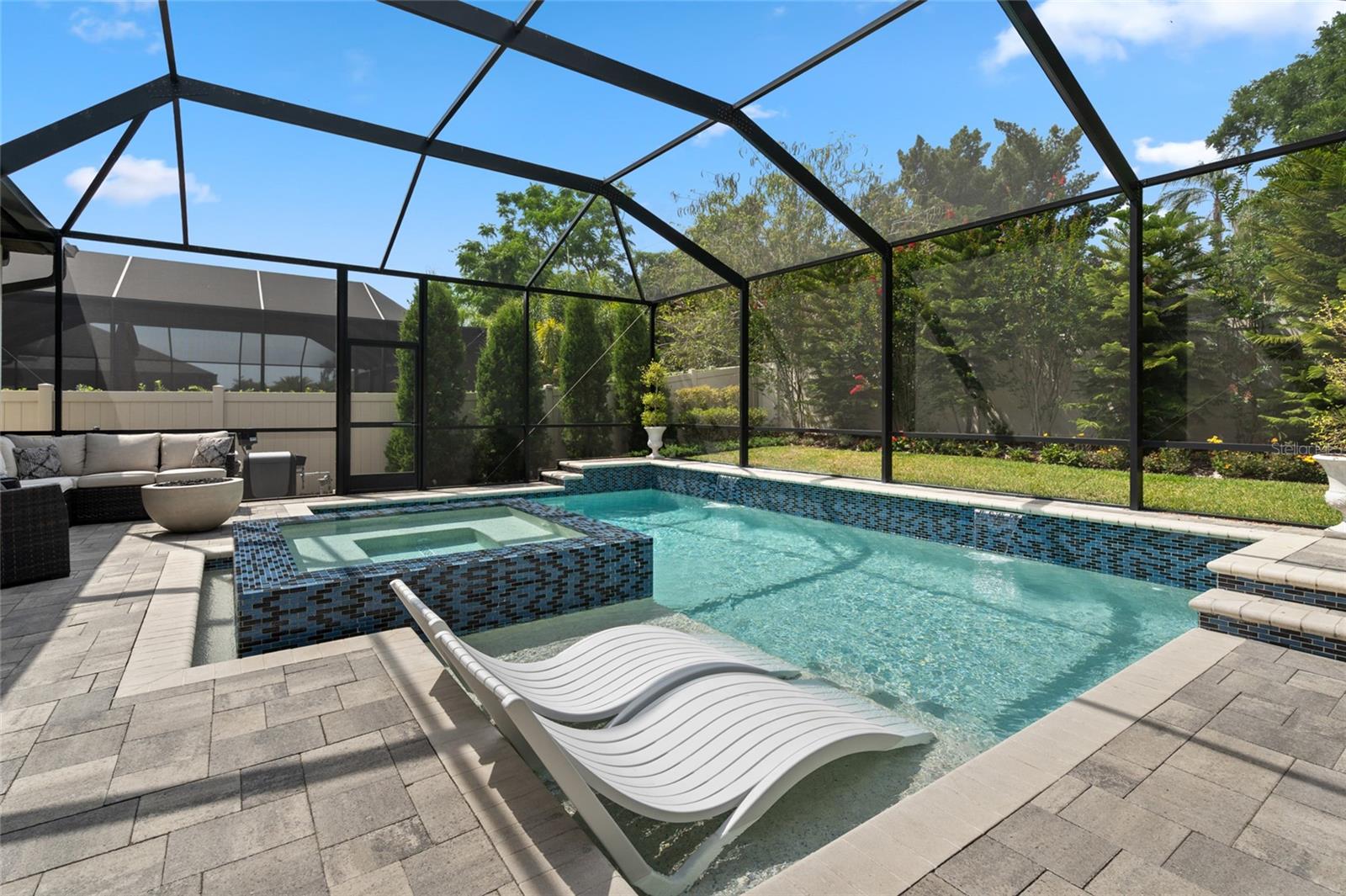 Listing photo id 21 for 922 Grand Cresta Avenue