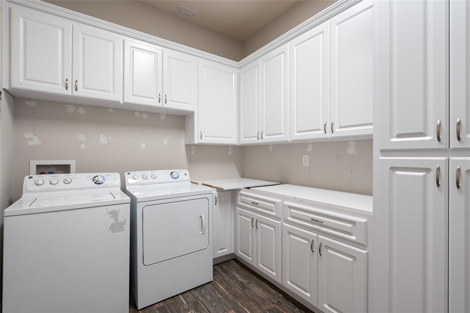 Listing photo id 23 for 922 Grand Cresta Avenue
