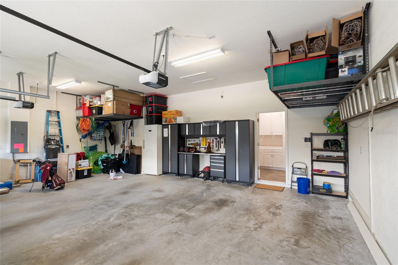 Listing photo id 25 for 922 Grand Cresta Avenue