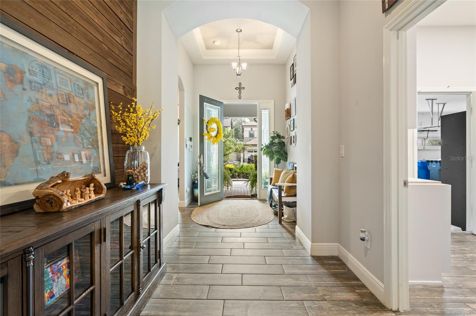 Listing photo id 3 for 922 Grand Cresta Avenue