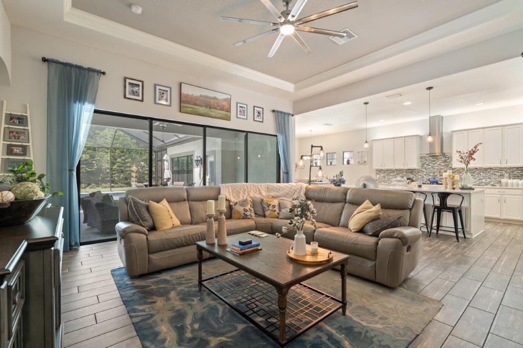 Listing photo id 4 for 922 Grand Cresta Avenue