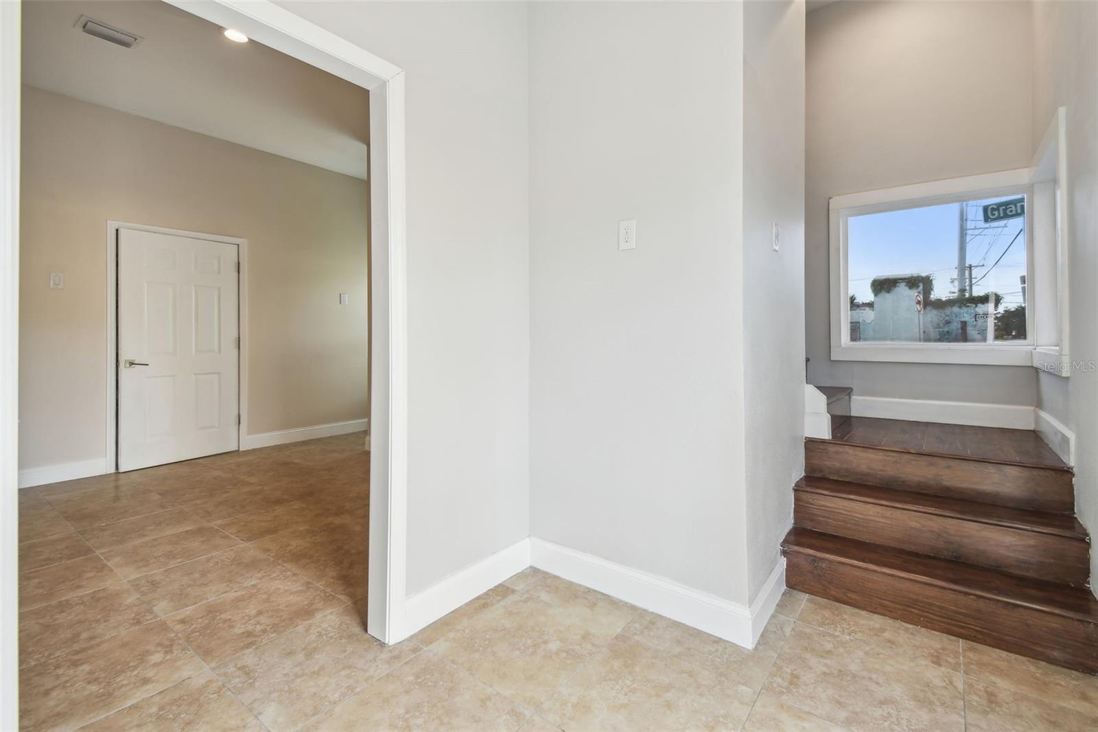 Listing photo id 8 for 720 22nd Street