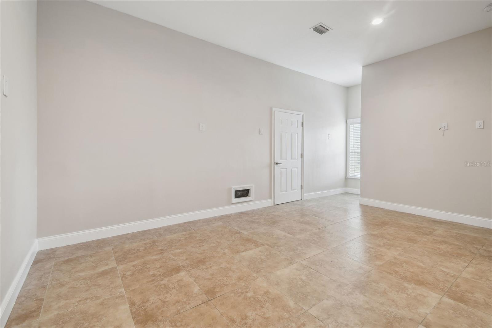 Listing photo id 11 for 720 22nd Street
