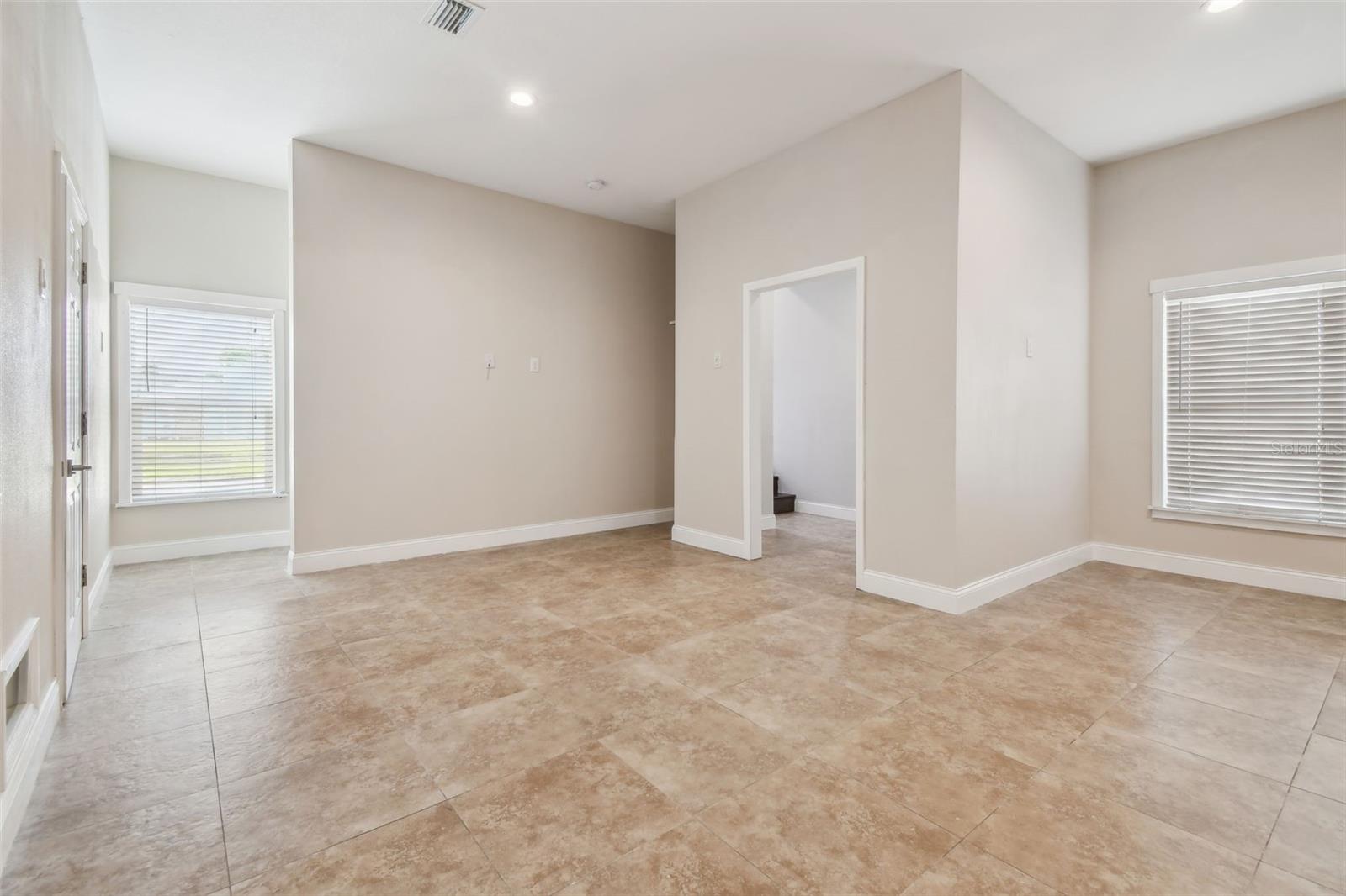Listing photo id 12 for 720 22nd Street