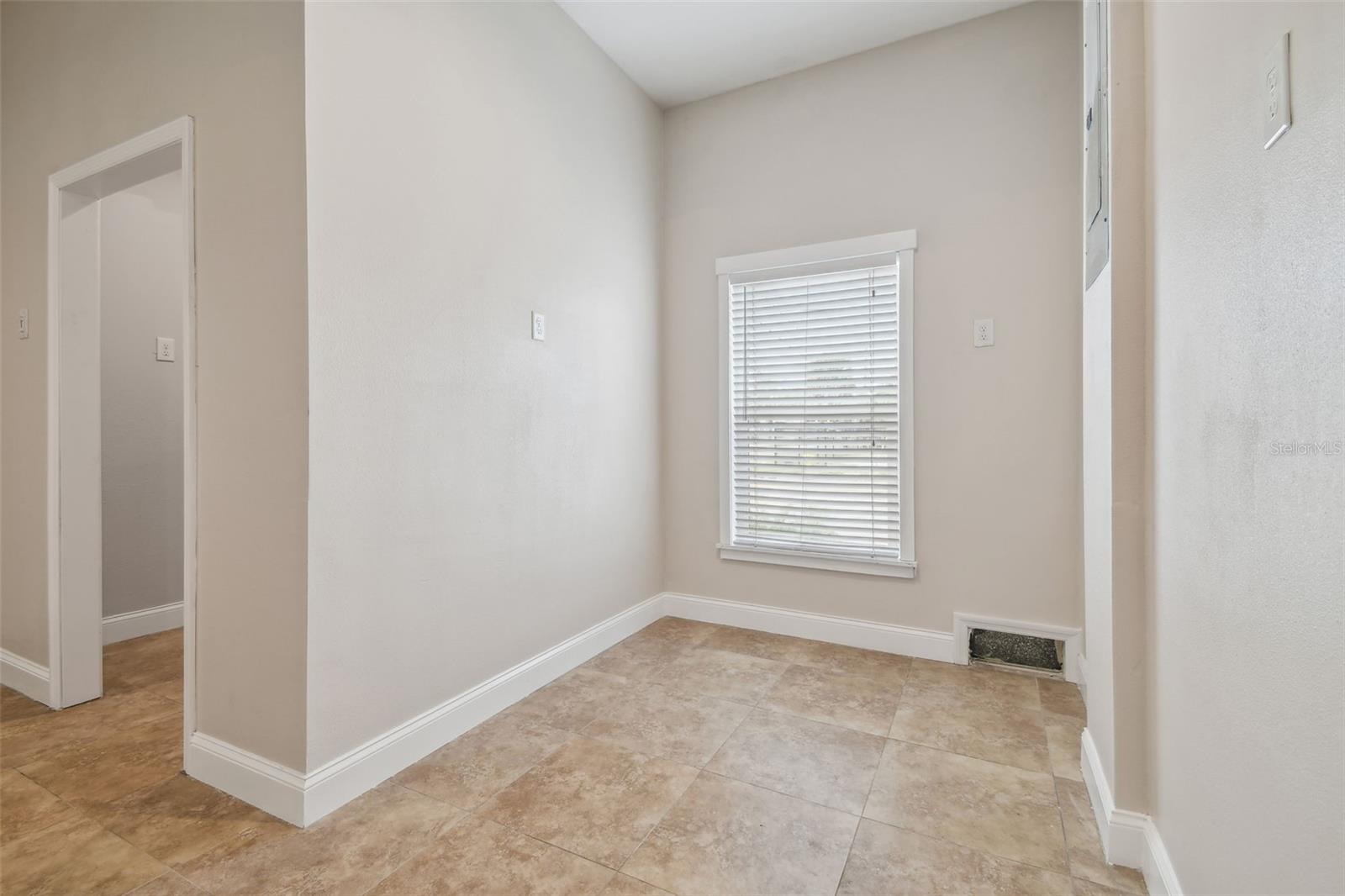 Listing photo id 16 for 720 22nd Street