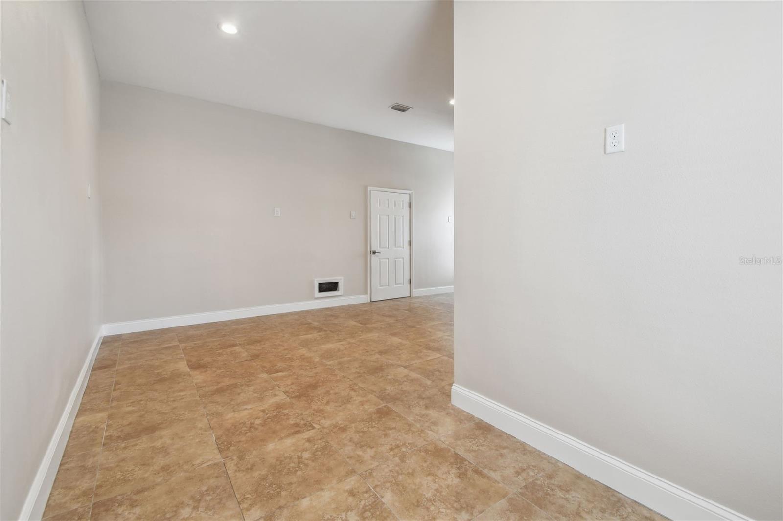 Listing photo id 18 for 720 22nd Street