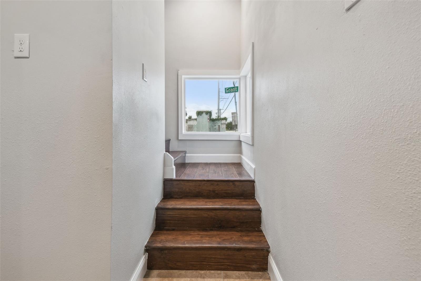 Listing photo id 19 for 720 22nd Street