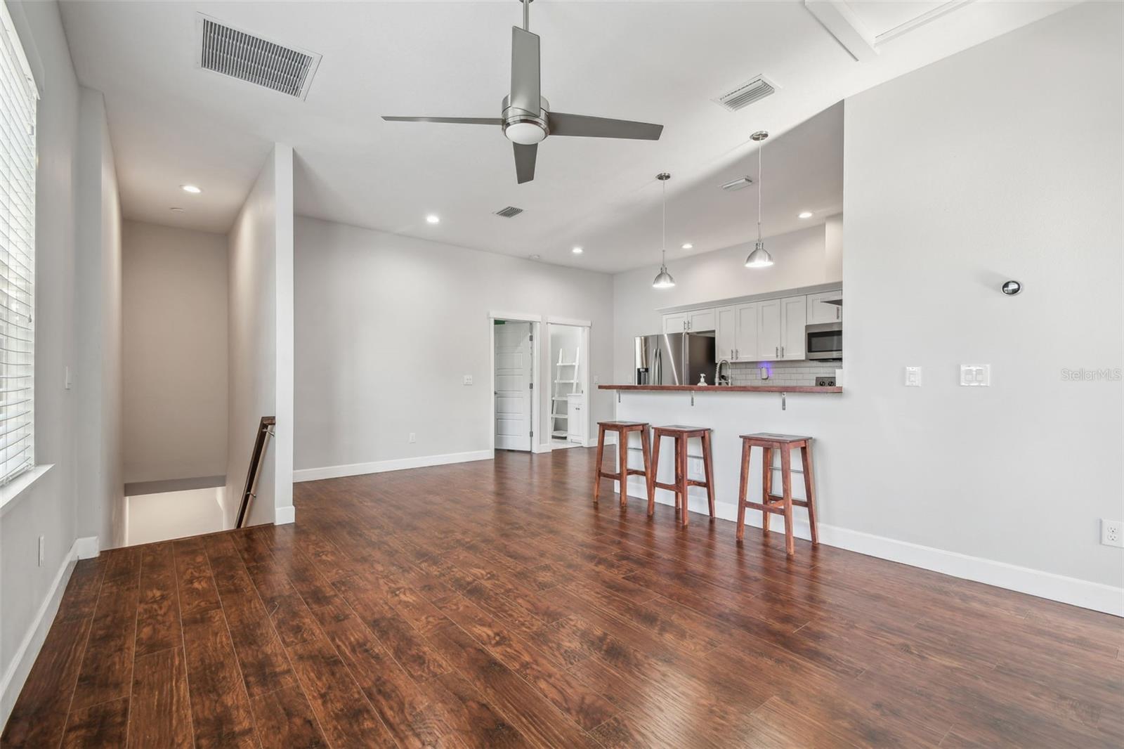 Listing photo id 22 for 720 22nd Street