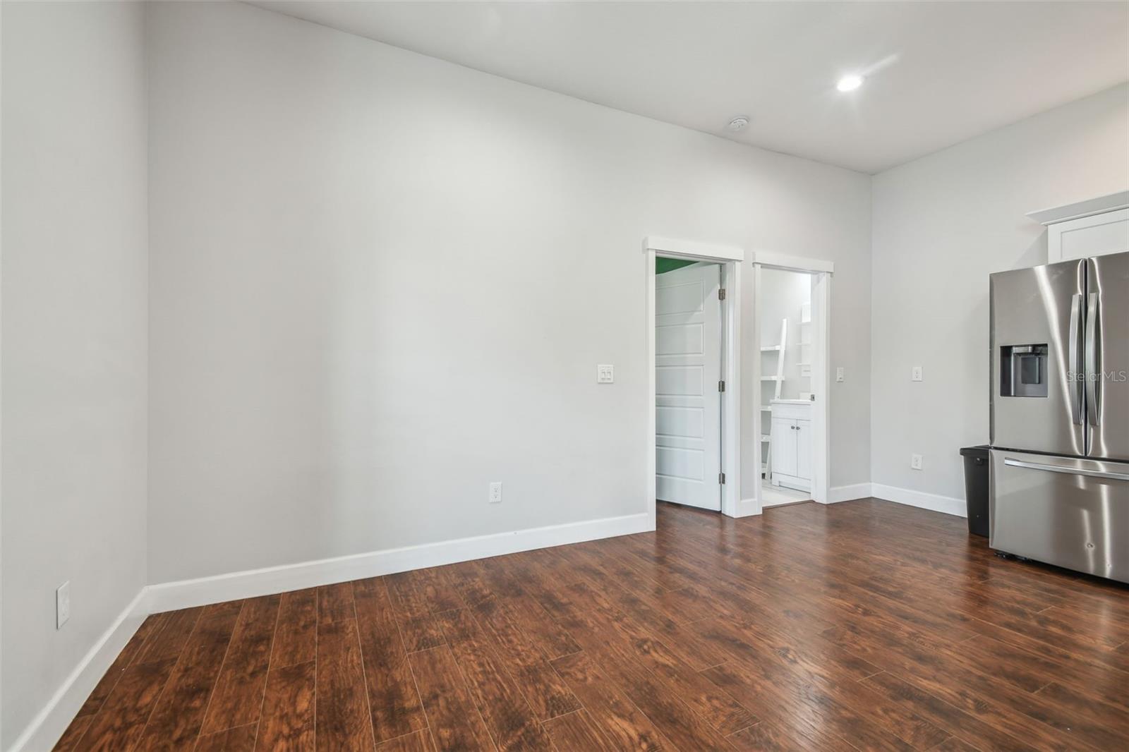 Listing photo id 23 for 720 22nd Street